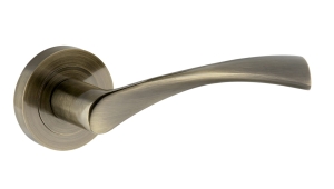 KLAMKA LAURA KLR 400 - ROZETA OKRĄGŁA PATYNA